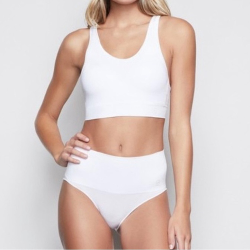 2 Good American High Impact Sports Bras - Medium